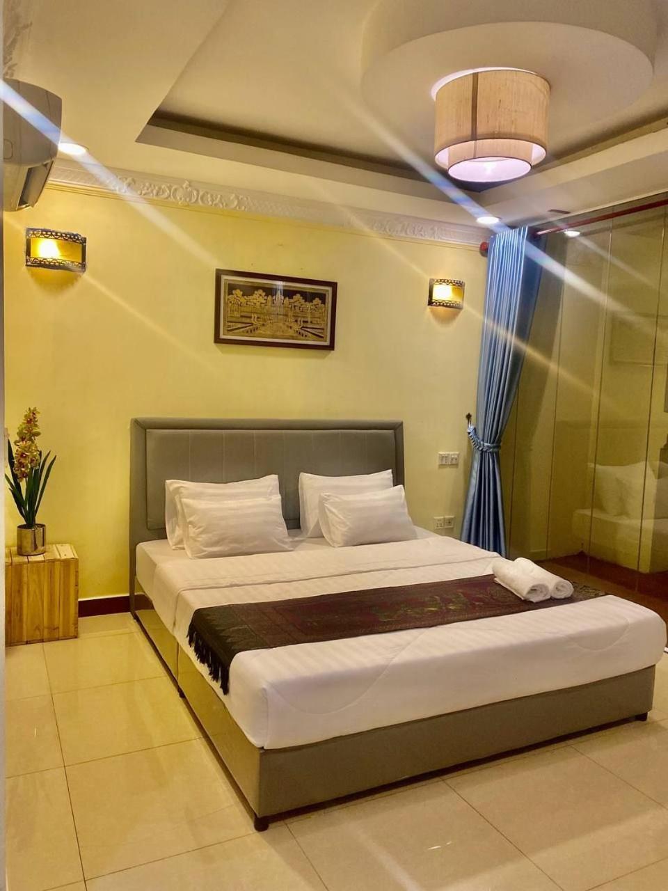 Soma Hotel Phnom Penh Exterior photo